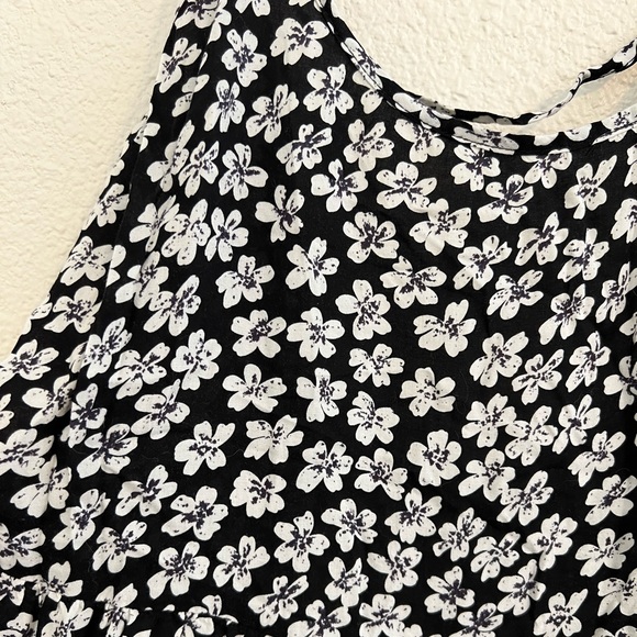 [Brandy Melville] Black Floral Jada Dress - Picture 5 of 9